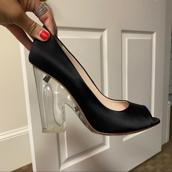 Authentic Prada heels - Picture 3 of 10